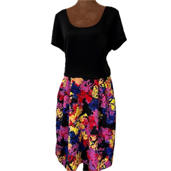 Betsey Johnson Women's Floral Dress Sz. XL Shift Pleated with Pockets Colorful - Picture 2 of 11